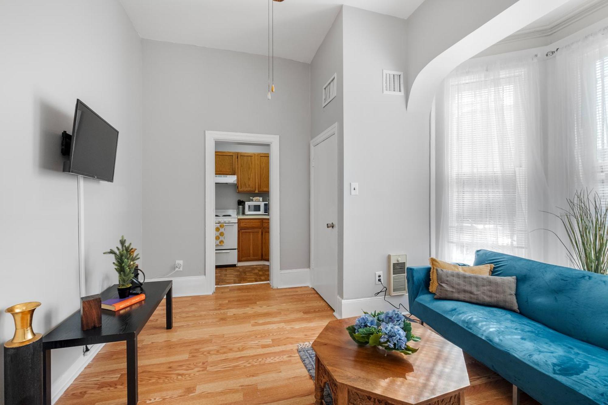 Charming 1br In Univ Apartment