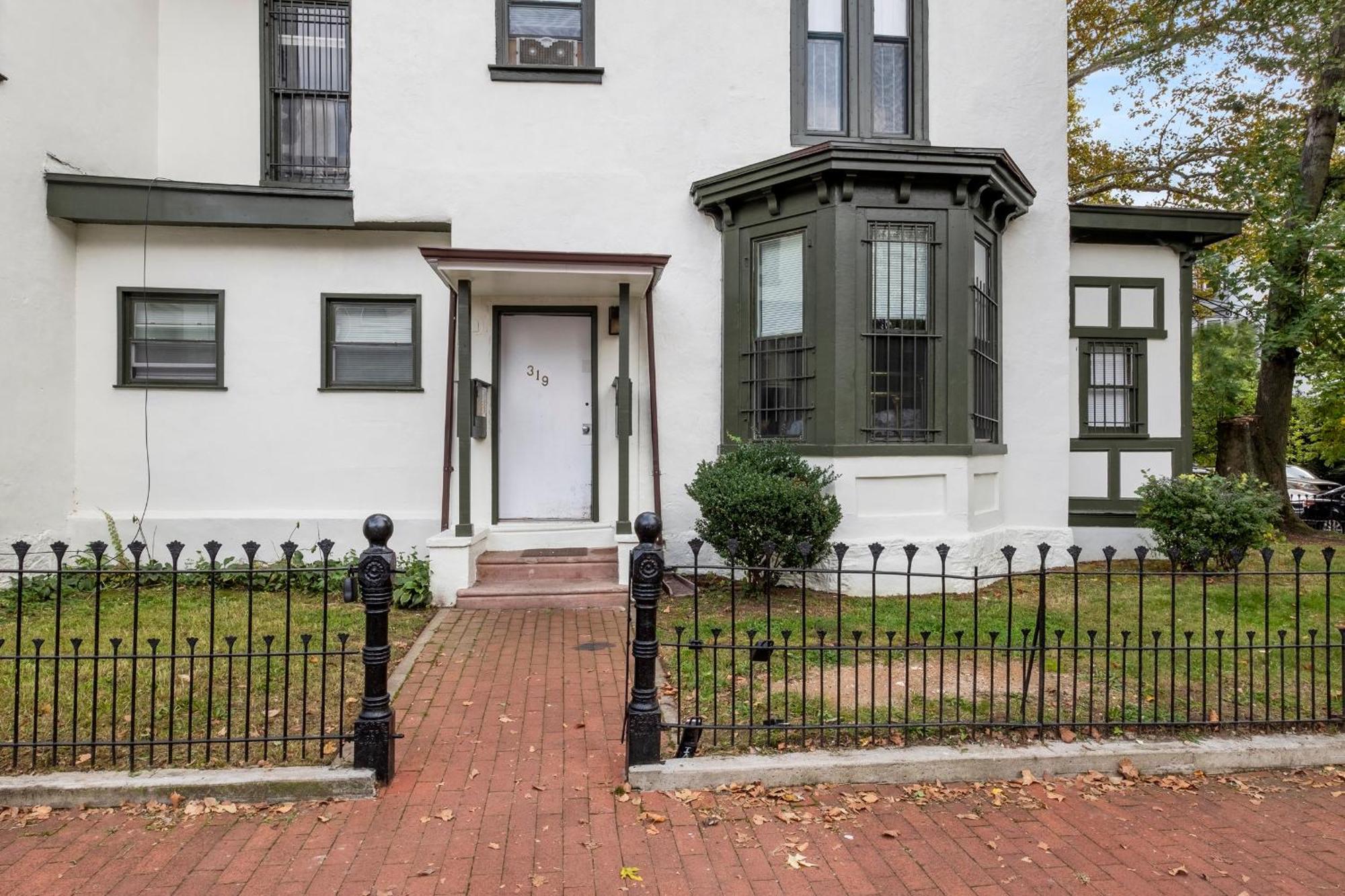 Apartment Charming 1br In Univ *
