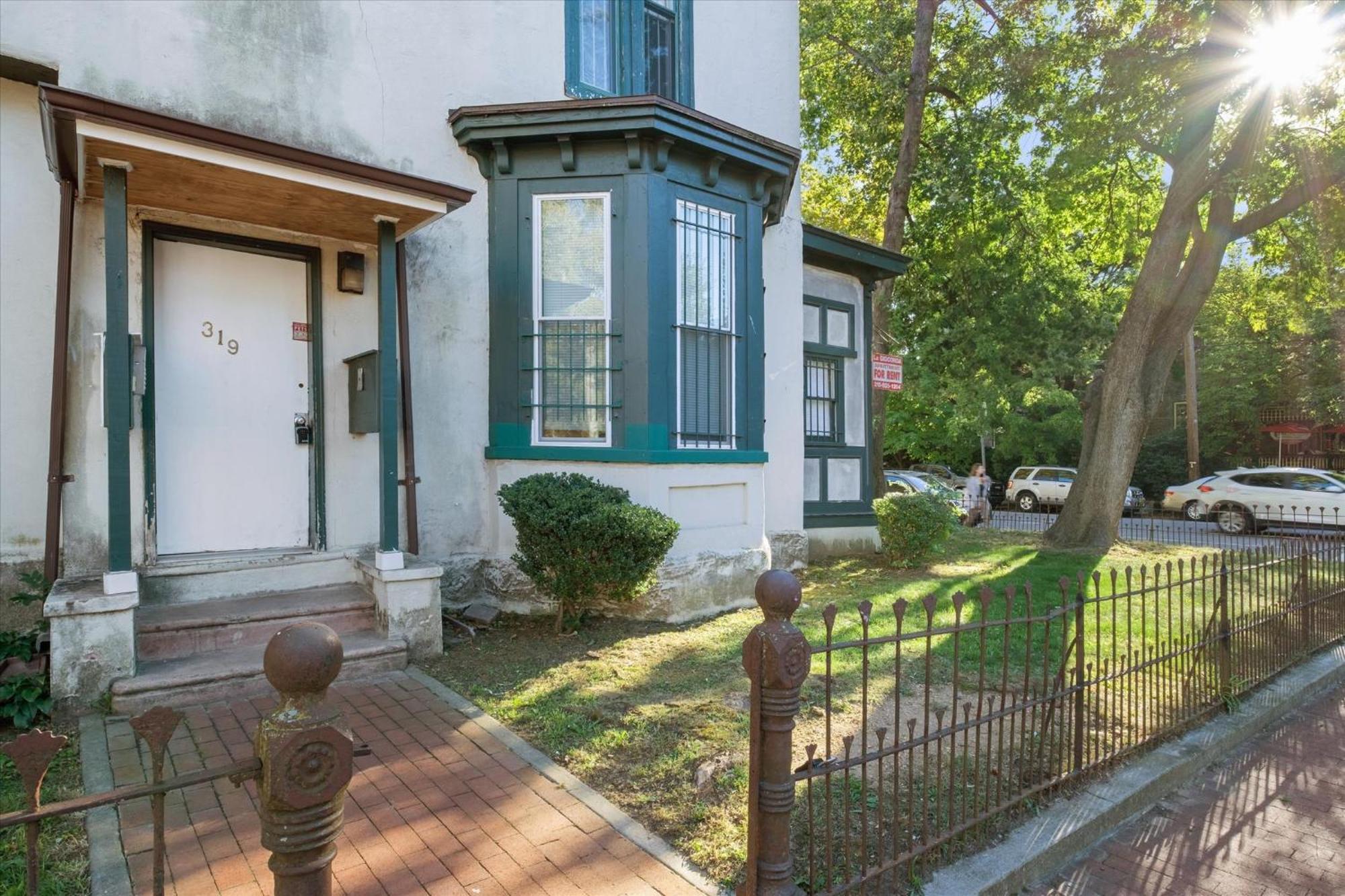 Charming 1br In Univ *