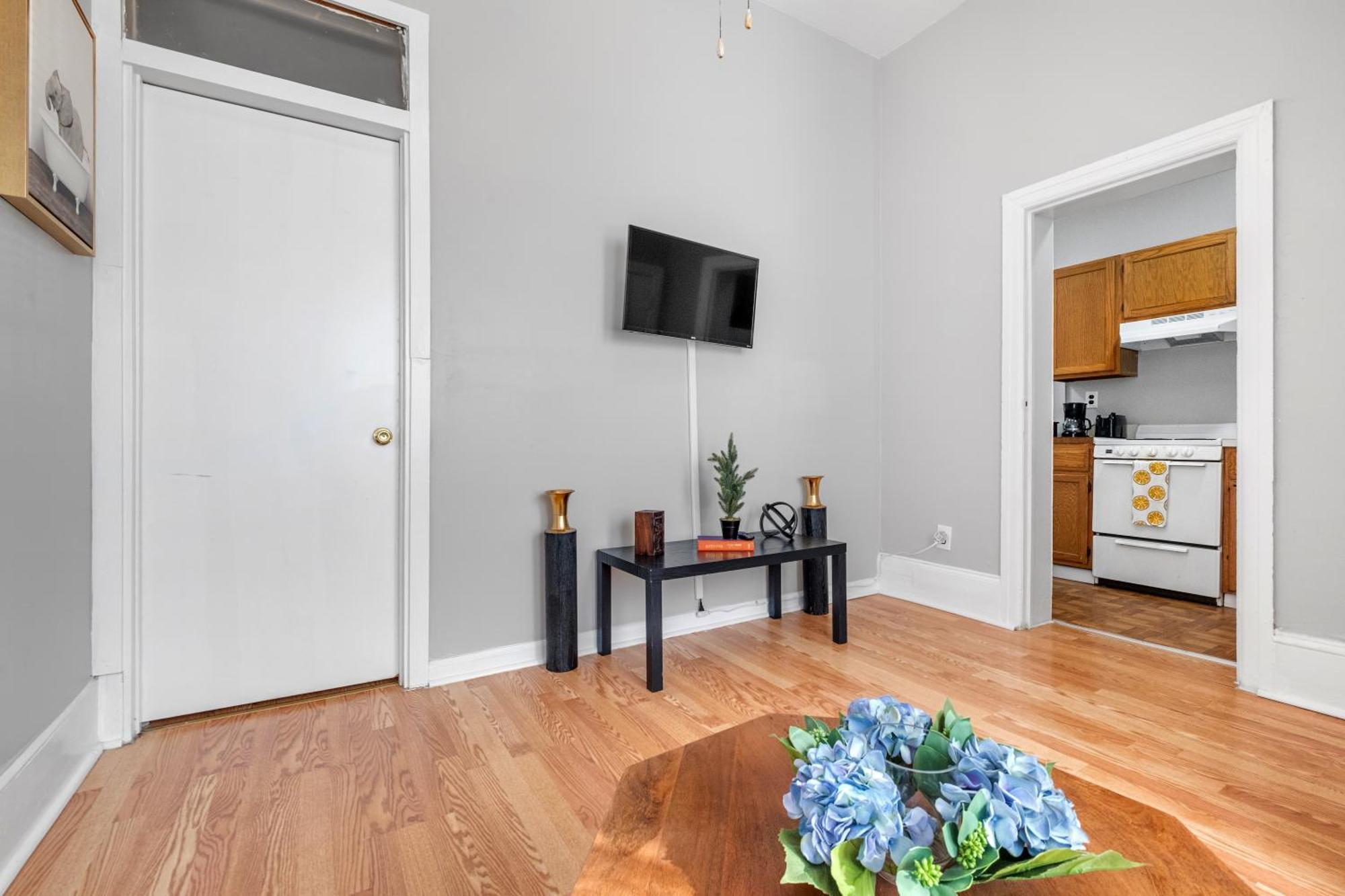 Apartment Charming 1br In Univ