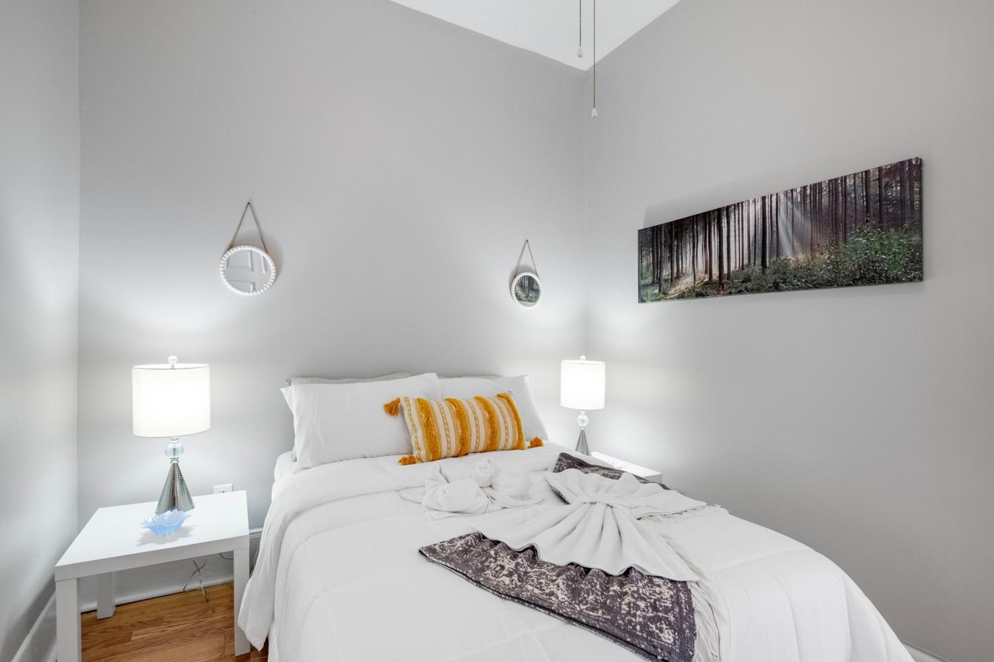 Charming 1br In Univ *