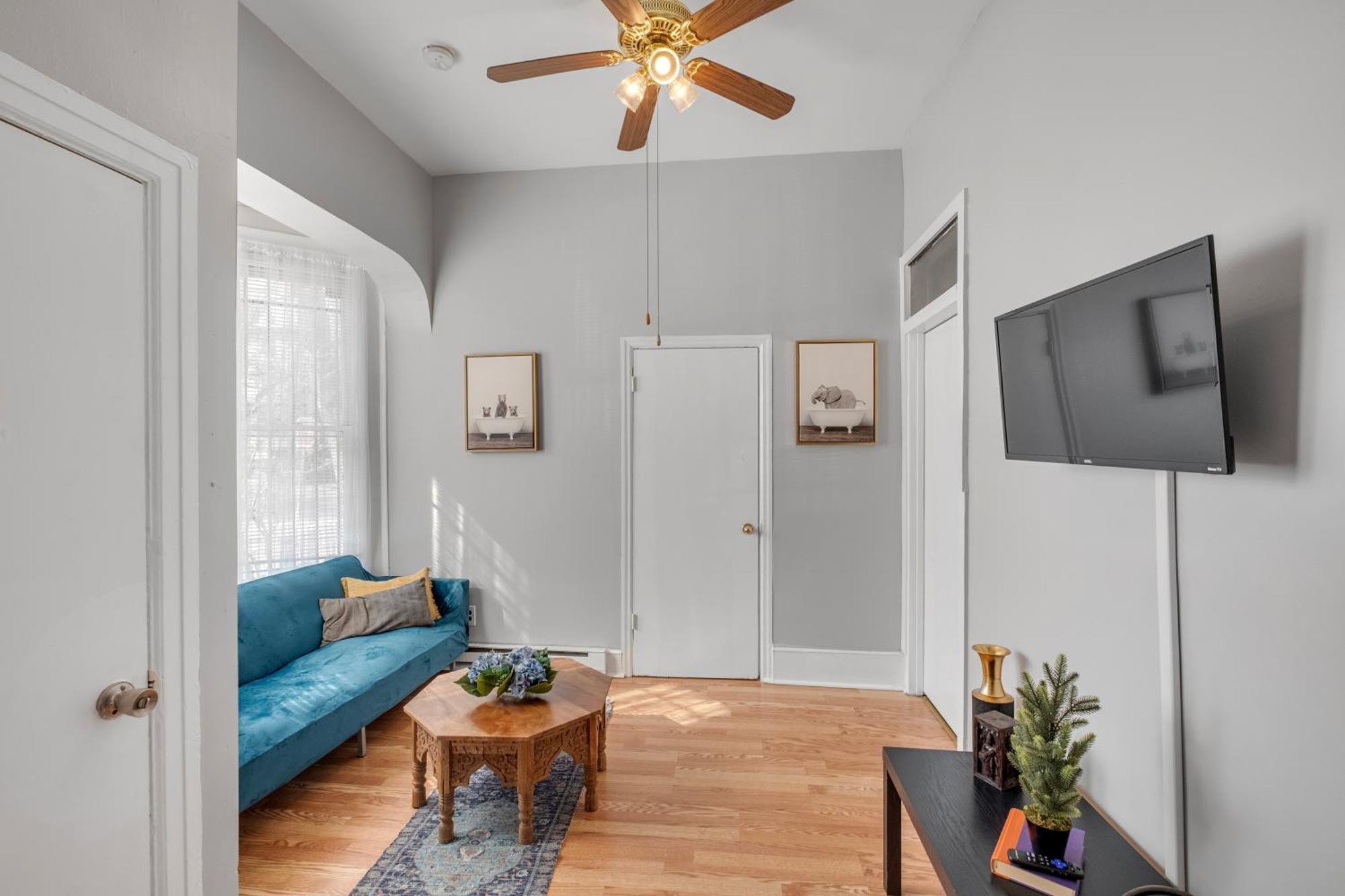 Charming 1br In Univ *