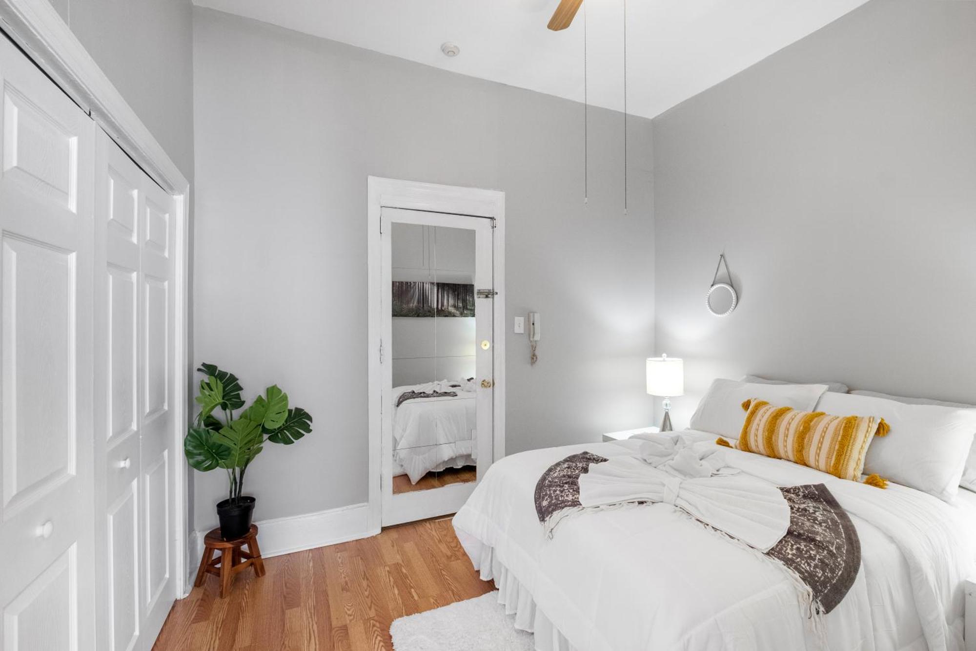 Charming 1br In Univ